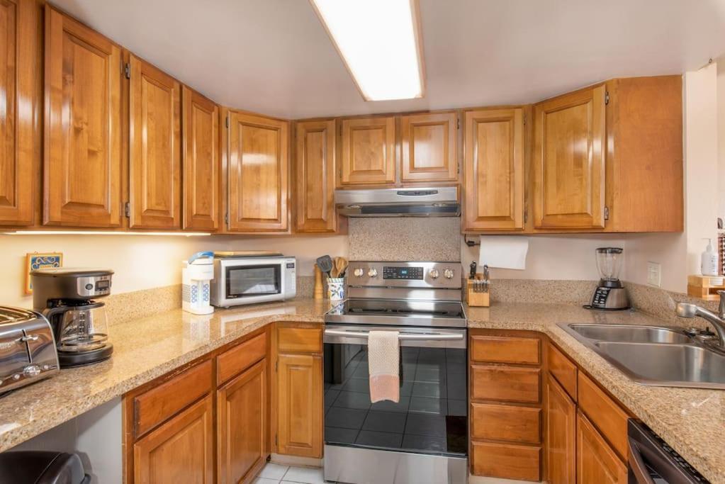 White Sands Village, Upgraded 2br, Great View * Kailua-Kona